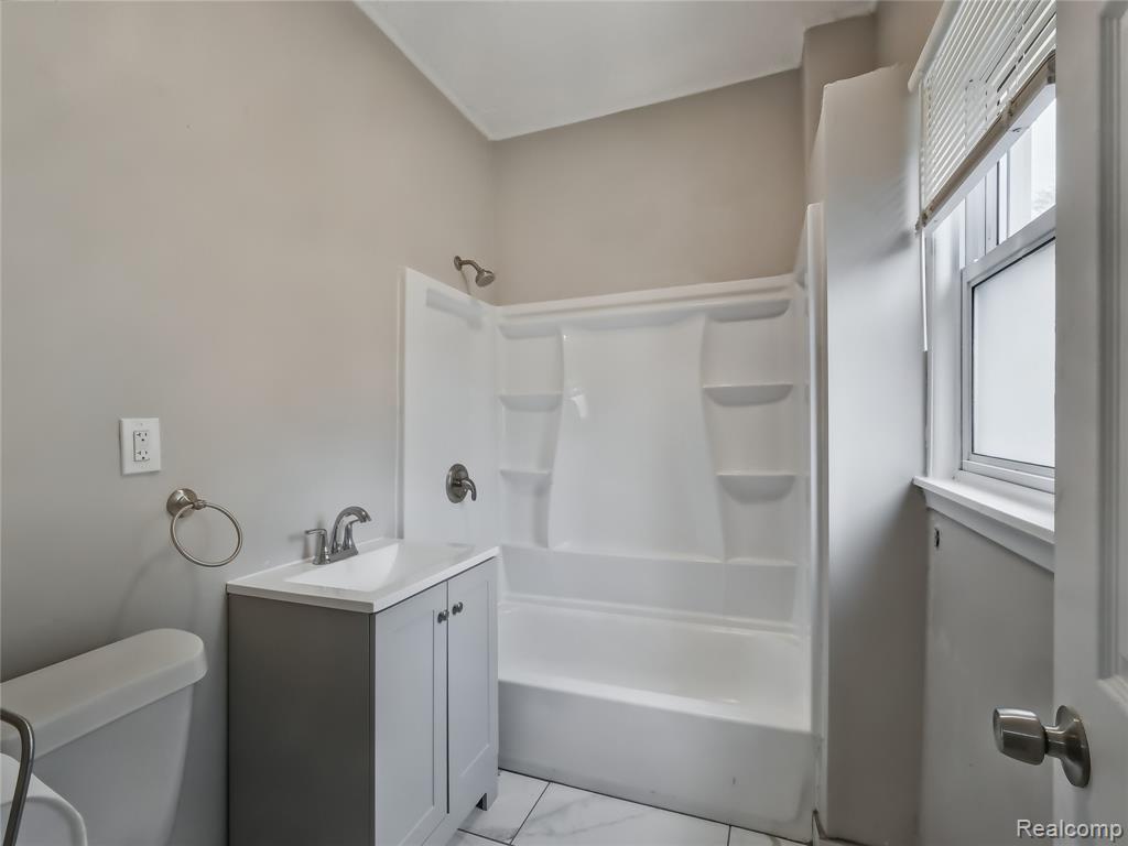 8220 Hudson Avenue, Warren, MI 48089 — Photo 10