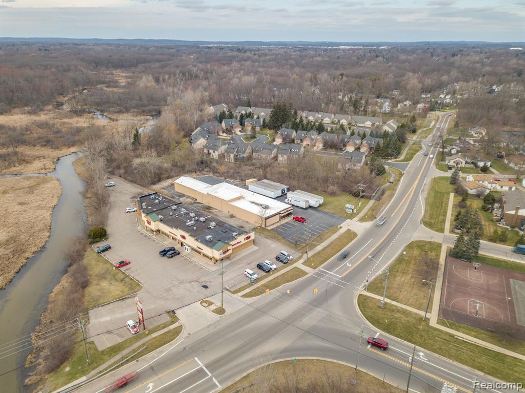 5574 COOLEY LAKE Road, Waterford, MI 48327 — Photo 13