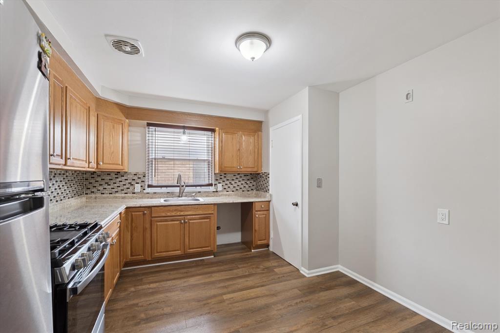 7307 Colonial Street, Dearborn Heights, MI 48127 — Photo 10