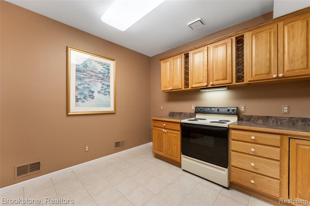 970 Moldovia Drive, White Lake, MI — Photo 43