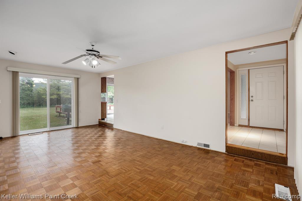 6748 LESLEE CREST Drive, West Bloomfield, MI — Photo 4