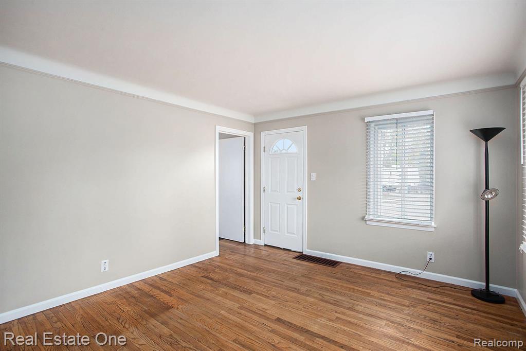 5251 Pontiac Lake Road, Waterford, MI 48327 — Photo 5