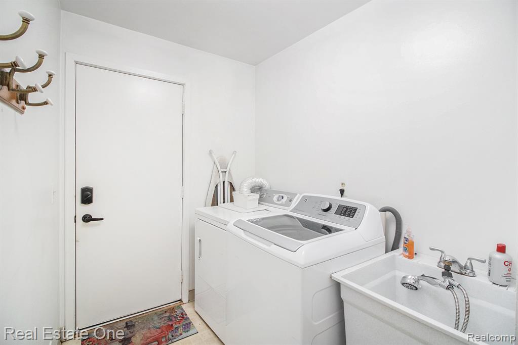 5537 Walnut Circle W, West Bloomfield, MI — Photo 18