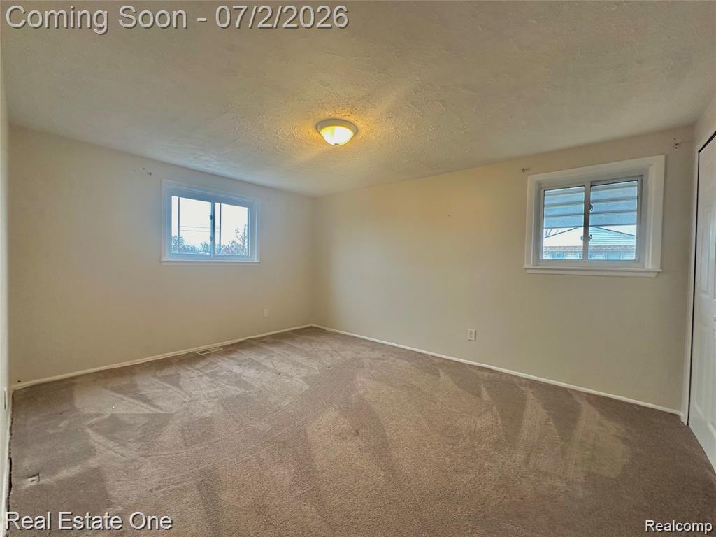 26950 ROCHELLE Street, Dearborn Heights, MI 48127 — Photo 12