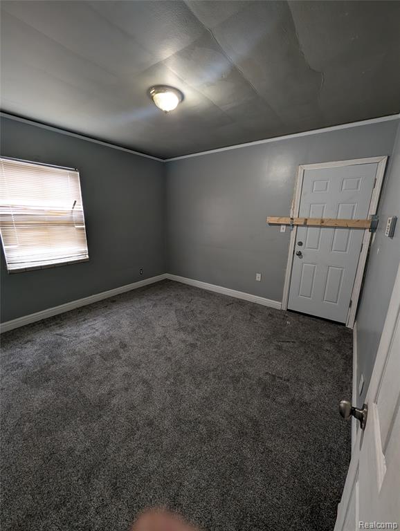 9776 E OUTER Drive - Photo 2