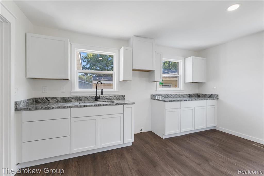 4062 N Belsay Road, Flint, MI 48506 — Photo 14