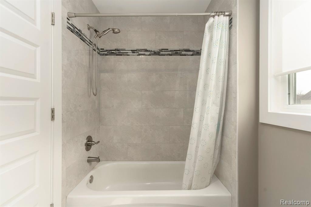 54678 BLACK HILLS Lane, Utica, MI 48316 — Photo 57