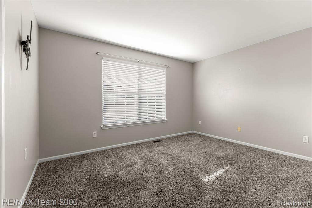 7314 Village Park Drive, Clarkston, MI — Photo 39