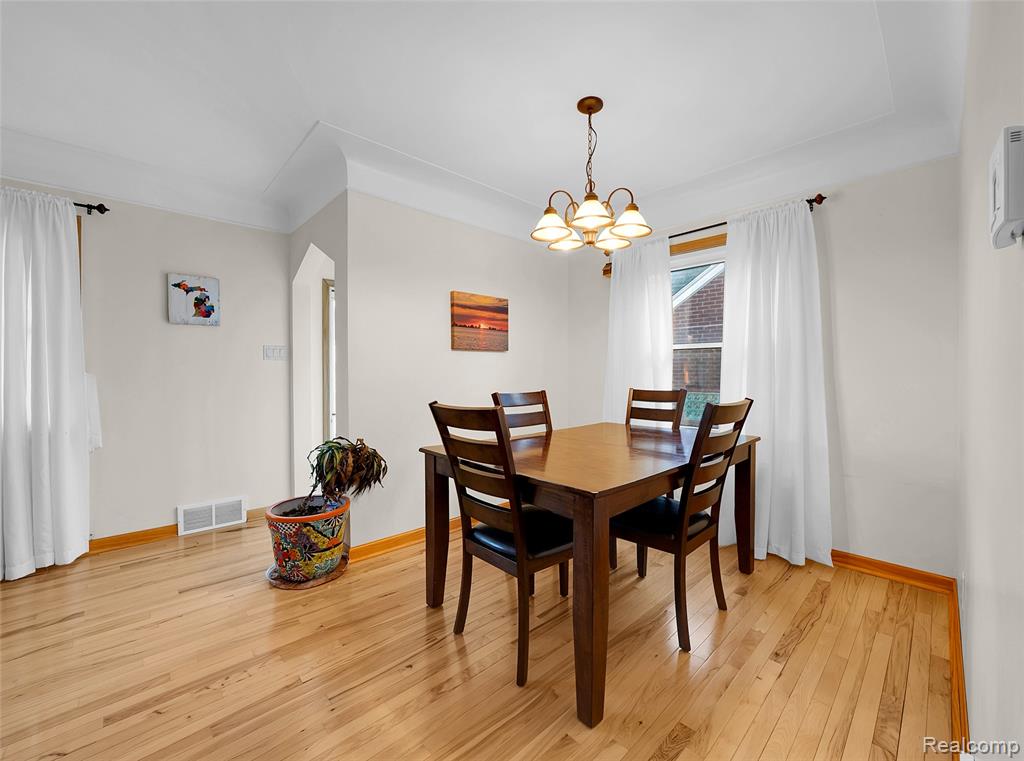 15560 CHARLES R AVE, Eastpointe, MI 48021 — Photo 10