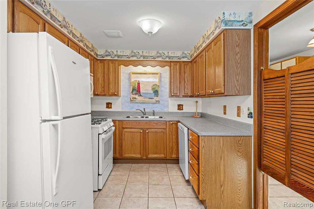 5871 Manor Drive, Fort Gratiot, MI 48059 — Photo 12