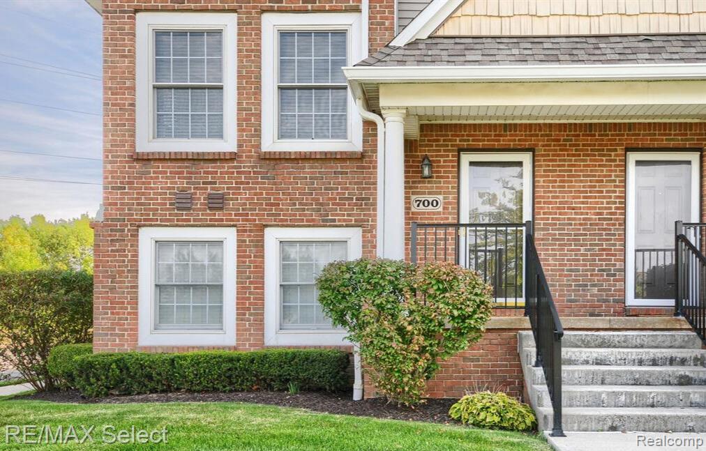 700 Eagle Drive, Fenton, MI 48430 — Photo 2
