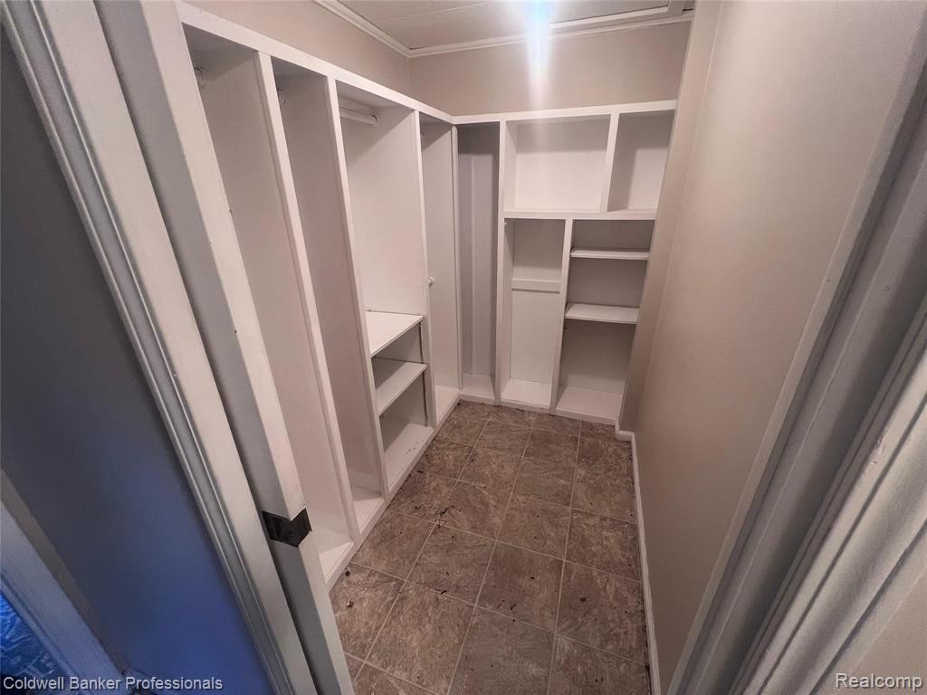 904 Rowland Road, Leonard, MI 48367 — Photo 16