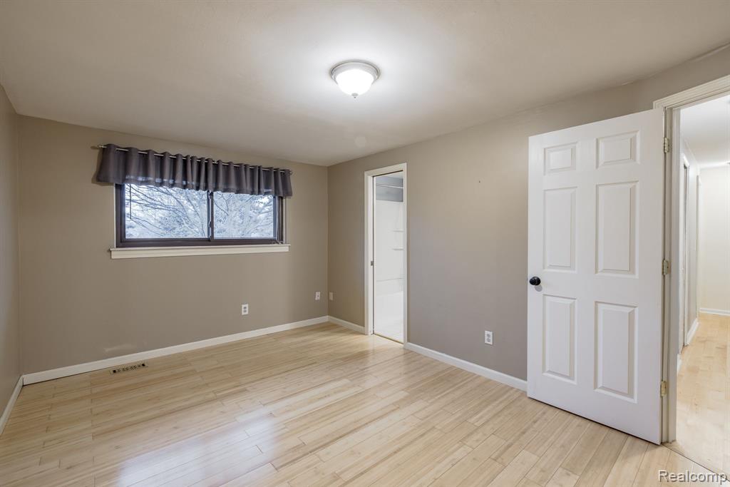 5285 WOODCREEK Trail, Clarkston, MI — Photo 30