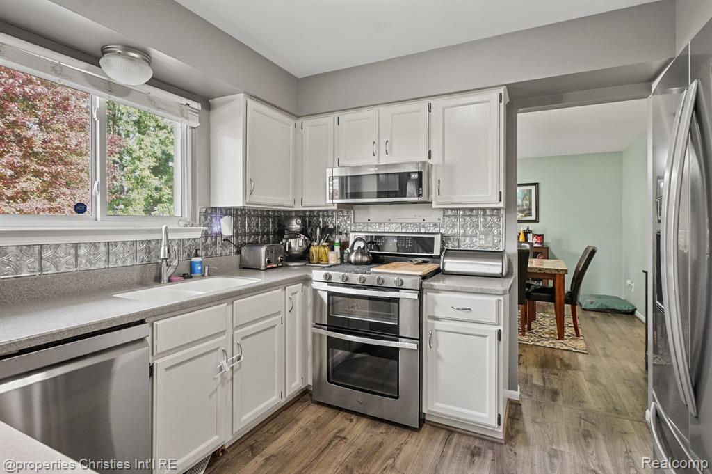 921 River Valley Drive, Lake Orion, MI 48362 — Photo 21