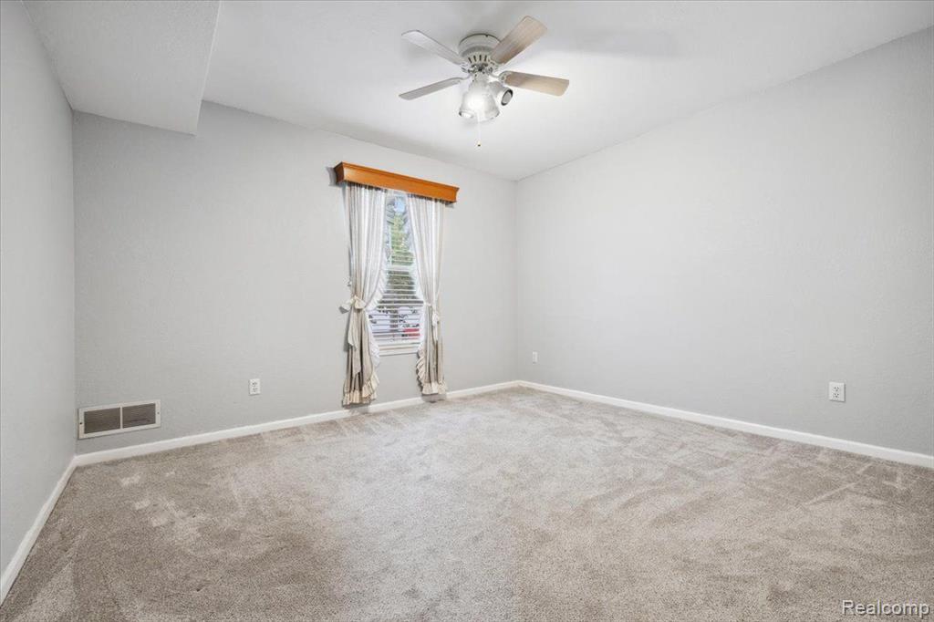 1137 CURZON Court, 101, Howell, MI 48843 — Photo 21