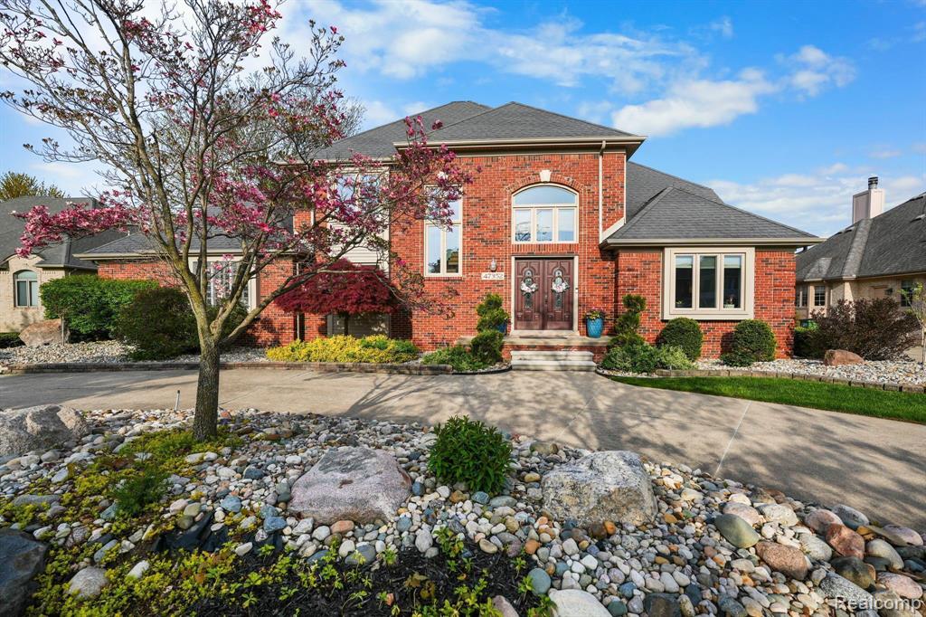 47352 DOVE Court, Shelby Twp, MI 48315 — Photo 2