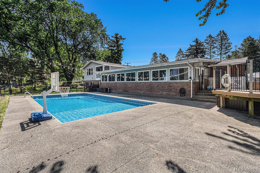 2145 Helmsford Drive, Wolverine Lake, MI 48390 — Photo 51
