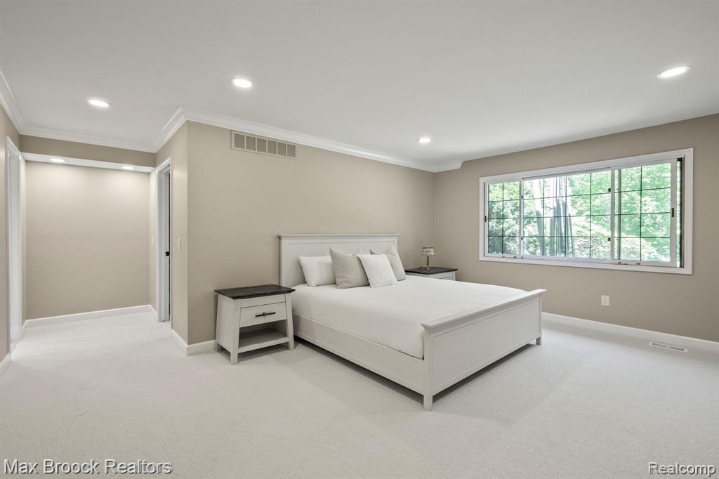 6082 N Shore Drive, West Bloomfield, MI 48324 — Photo 16