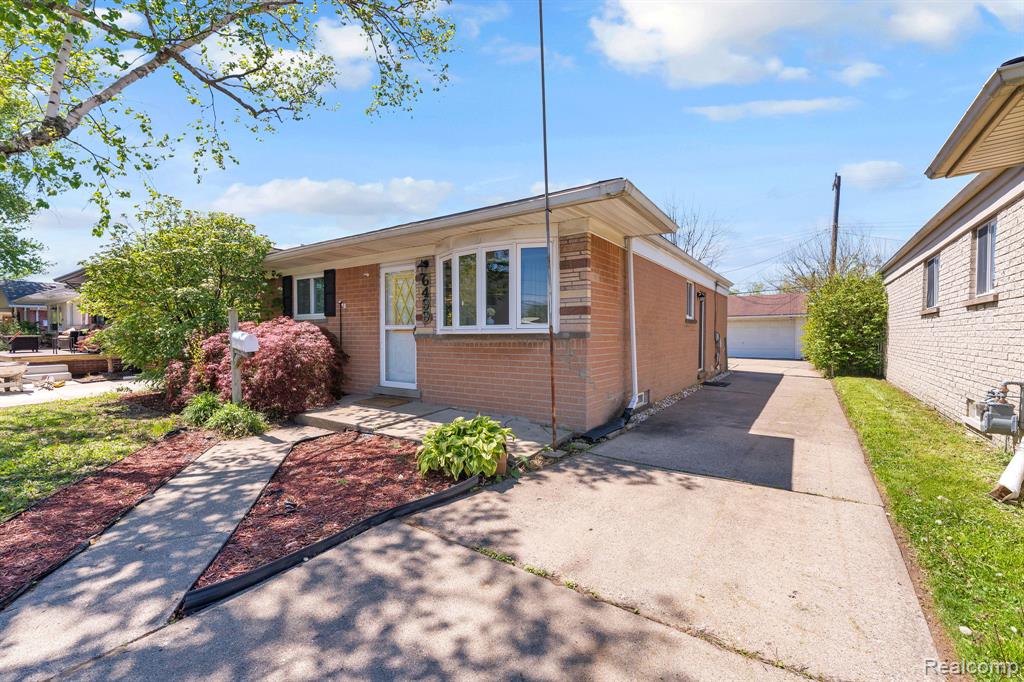 6499 Mayburn Street, Dearborn Heights, MI 48127 — Photo 34