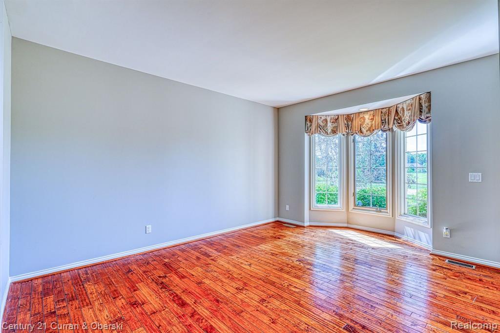 61321 BURNINGWOOD Drive, Washington, MI — Photo 4