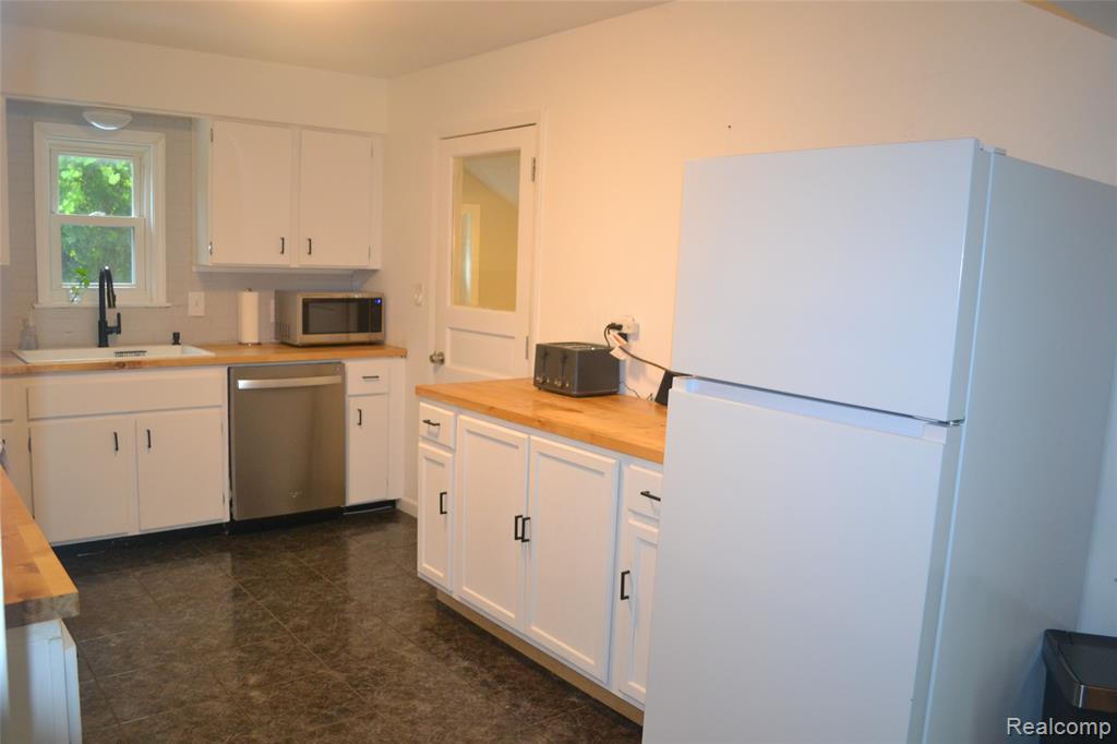 5244 Oleksyn Road, Flint, MI 48504 — Photo 15