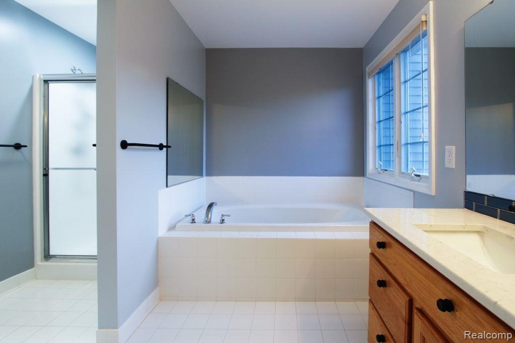 42985 RIVER BEND Drive, Plymouth, MI 48170 — Photo 9