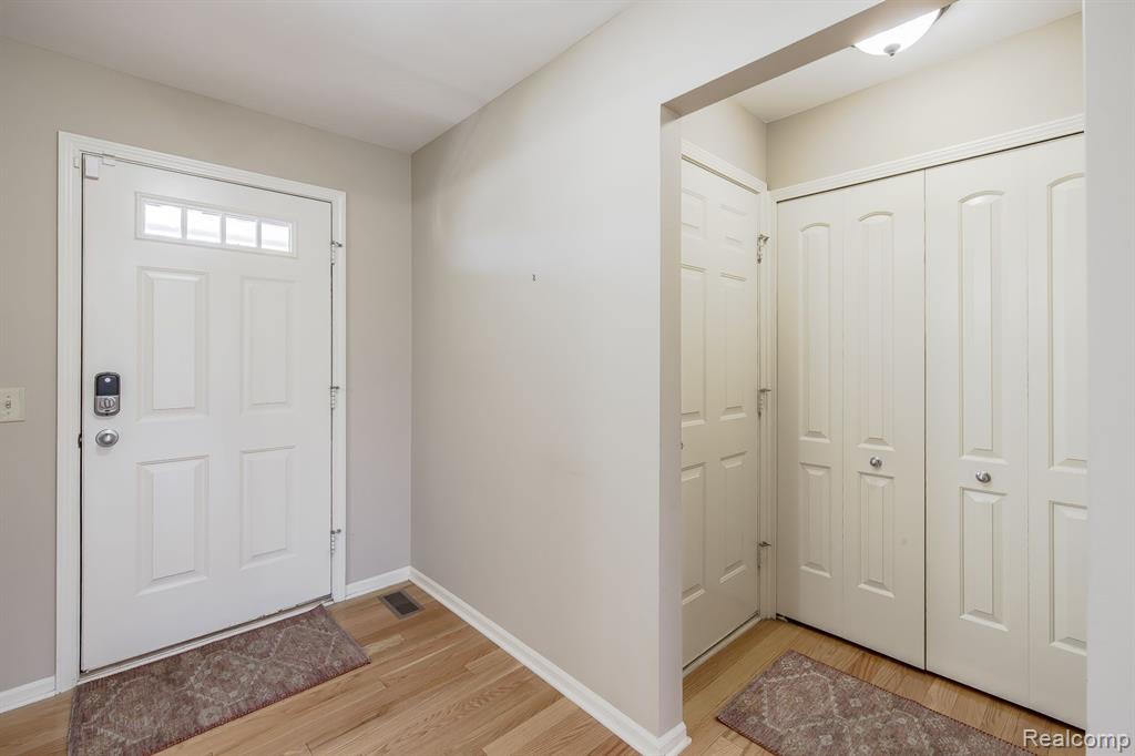 5973 BAYPOINTE Boulevard, Clarkston, MI — Photo 6