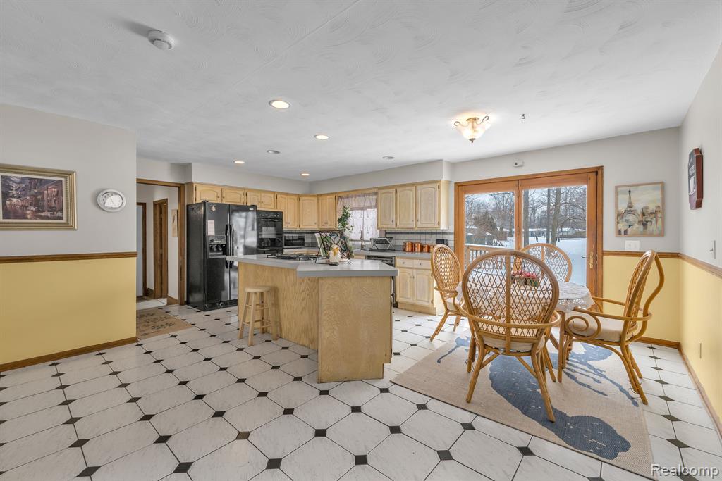 8121 Saint James Drive, Grosse Ile, MI 48138 — Photo 17
