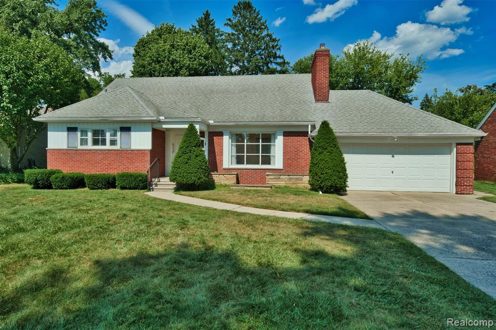 826 Shoreham Road, Grosse Pointe Woods, MI 48236 — Photo 2