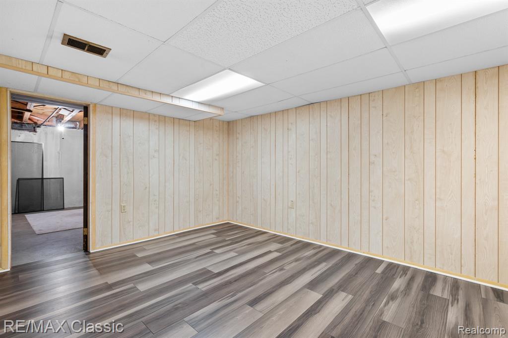 23127 Farmington Road, Farmington, MI 48336 — Photo 45