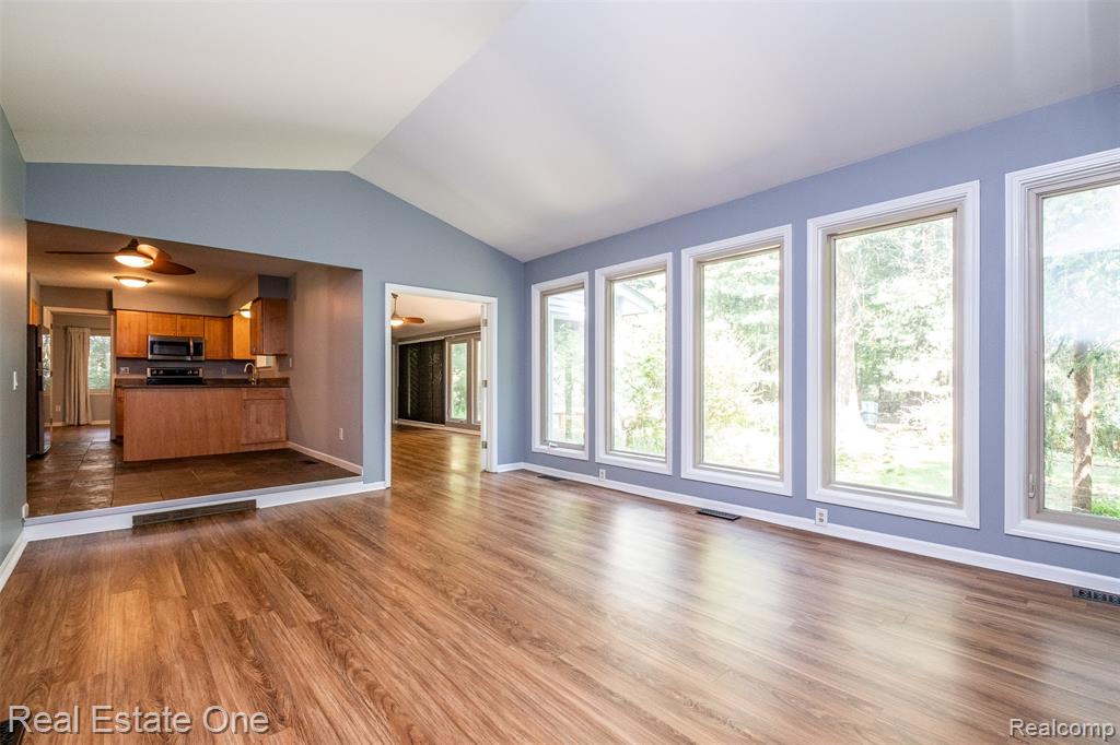 4079 Cumberland Court, Commerce Twp, MI 48390 — Photo 24