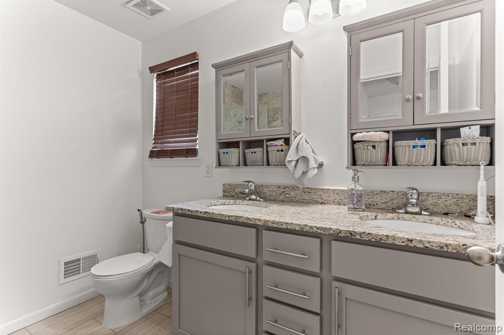 8123 N HUBBARD Road, Westland, MI — Photo 19