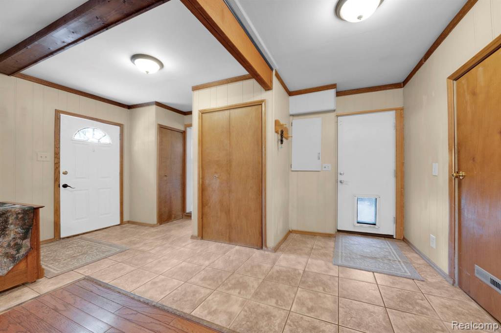 957 Miller Road N, Lake Orion, MI 48362 — Photo 4