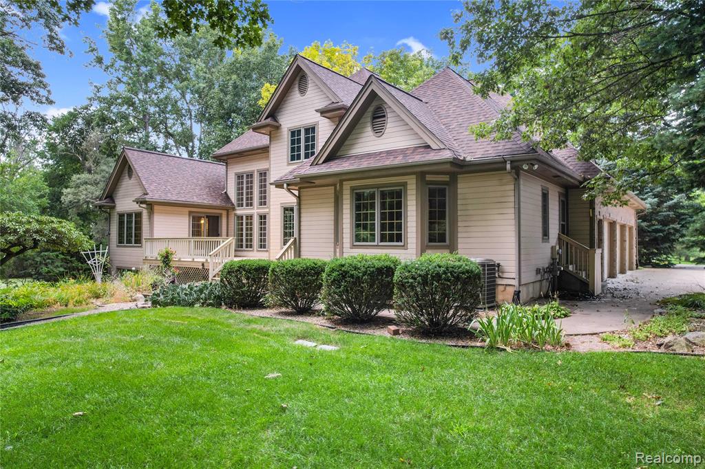9065 Moonlight Bay, Pinckney, MI 48169 — Photo 2