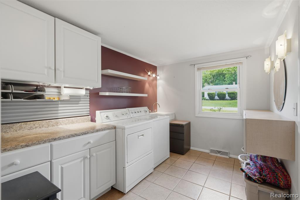 608 Snyder Road, Highland, MI — Photo 13