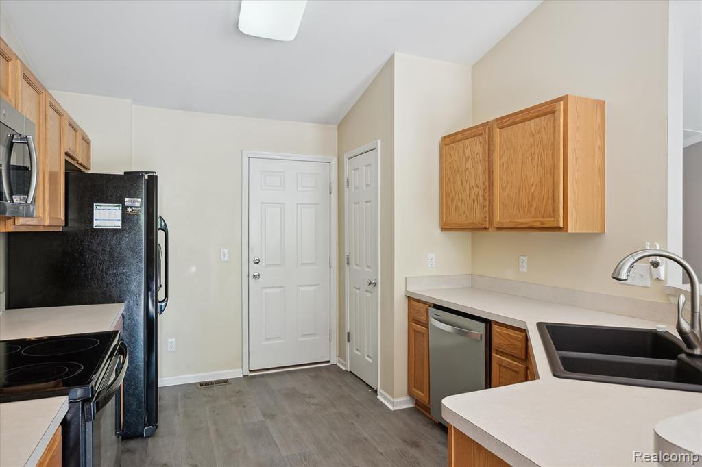 7160 Warwick Drive, Ypsilanti, MI 48197 — Photo 25
