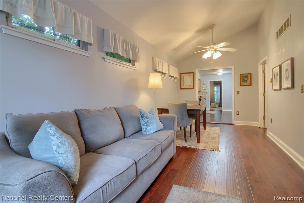702 Royal Avenue, Royal Oak, MI 48073 — Photo 10