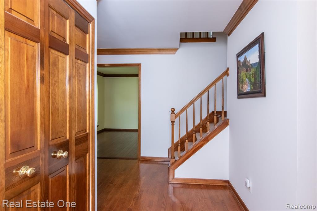 5201 CROWFOOT Drive, Troy, MI 48085 — Photo 10