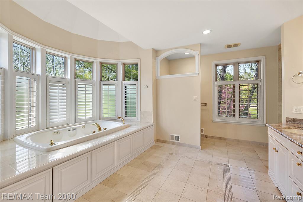 630 Sheldon Court, Rochester, MI 48306 — Photo 42