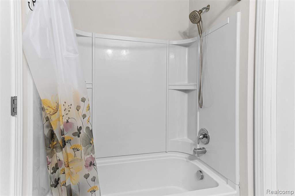 31085 TREMONT Lane, Franklin, MI 48025 — Photo 33