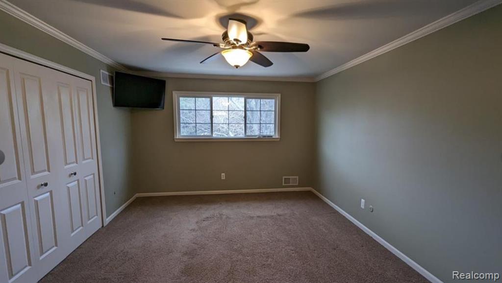748 E Fox Hills Drive, Bloomfield, MI 48304 — Photo 15