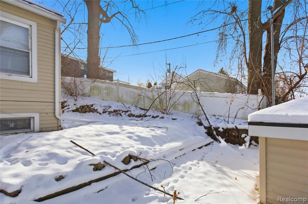 707 Buena, Lake Orion, MI, 48362