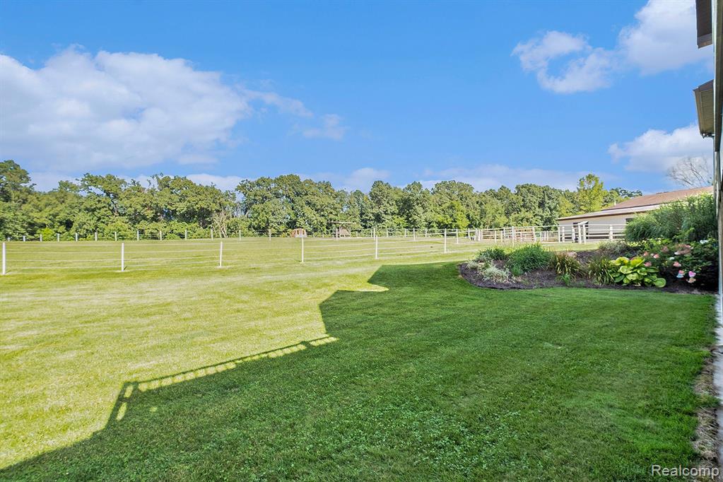 7196 MANOR Lane, Fowlerville, MI 48836 — Photo 51
