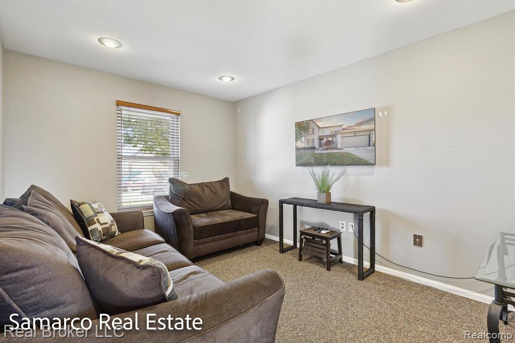 7998 RAYNA, Belleville, MI 48111 — Photo 32