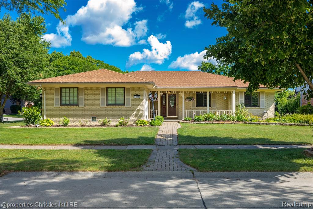 6805 Emerald Shores Drive, Troy, MI 48085