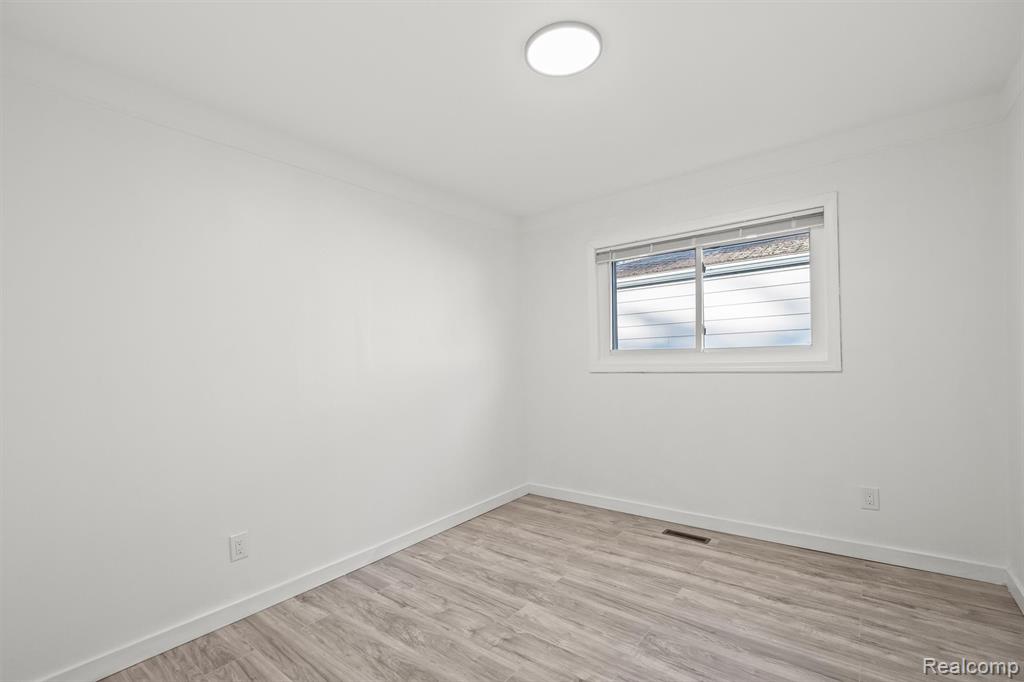 5749 Detroit Street, Dearborn Heights, MI 48125 — Photo 11