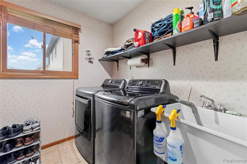46902 Amberwood Drive, Shelby Twp, MI 48317 — Photo 21