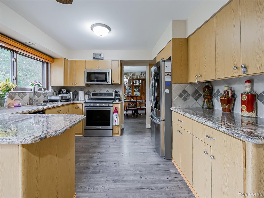 5152 Bayside Drive, Troy, MI 48098 — Photo 17