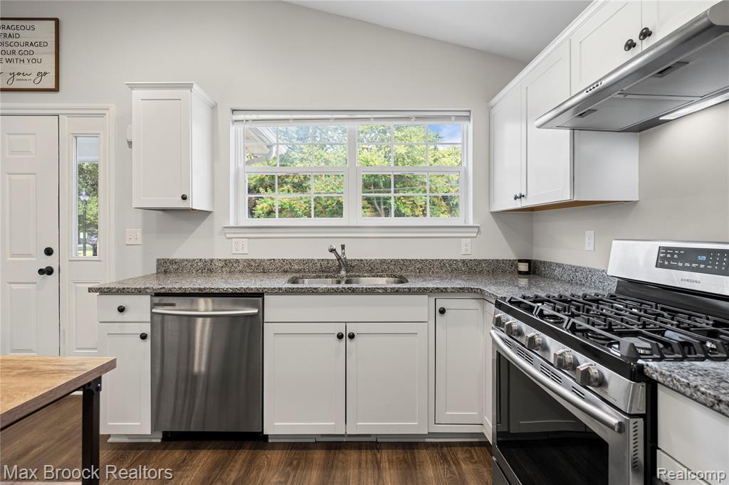 694 S Squirrel Road, Auburn Hills, MI 48326 — Photo 5
