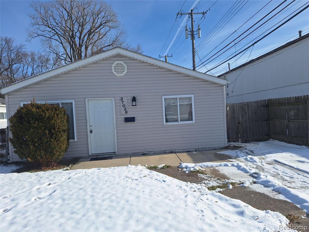 27028 Dartmouth Street, Madison Heights, MI 48071
